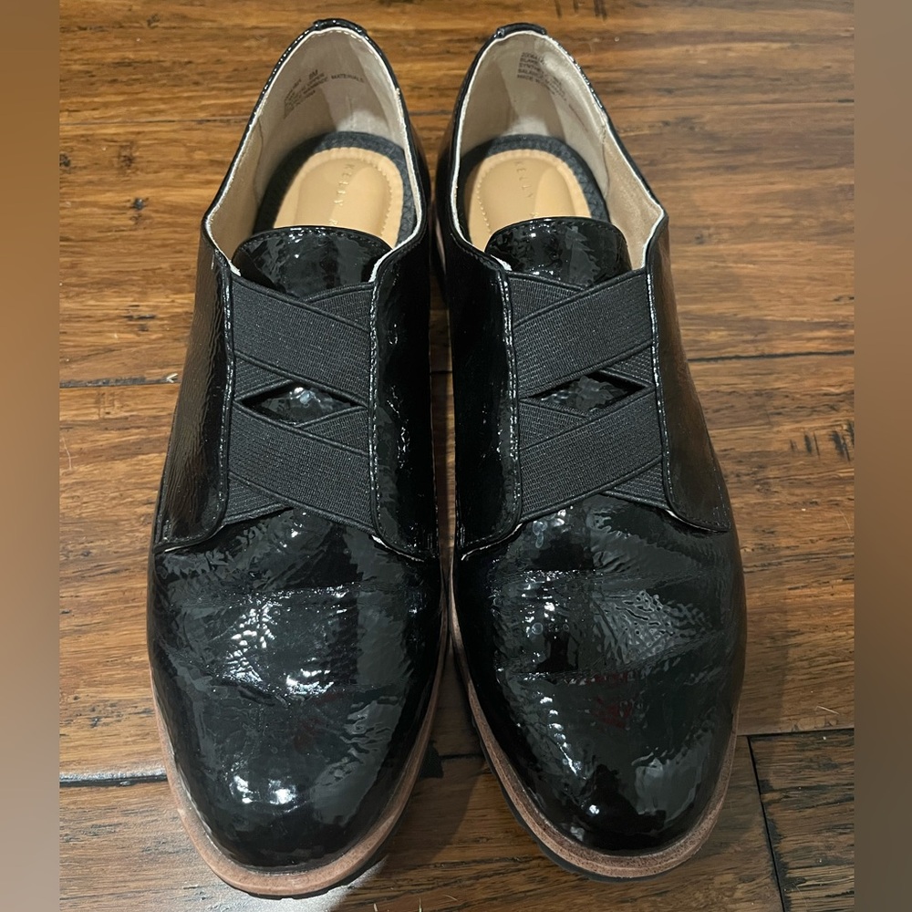 Cute tuxedo style flats by Kelly & Katie, size 8M. Runs narrow.